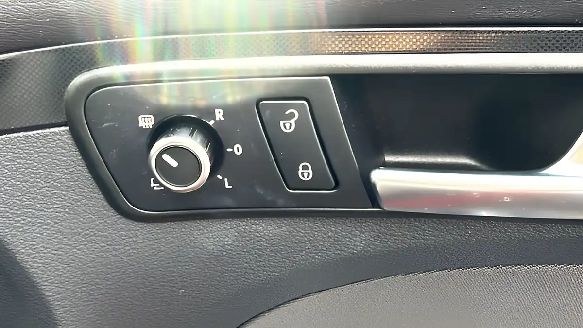 Used 2015 Volkswagen Touran Se Red - Interior and Exterior details 10