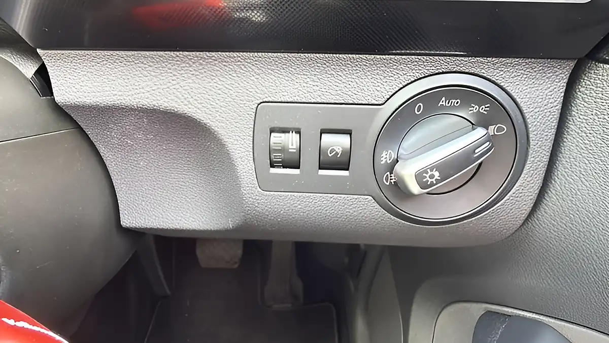 Used 2015 Volkswagen Touran Se Red - Interior and Exterior details 13