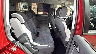 Used 2015 Volkswagen Touran Se Red - Interior and Exterior details 16