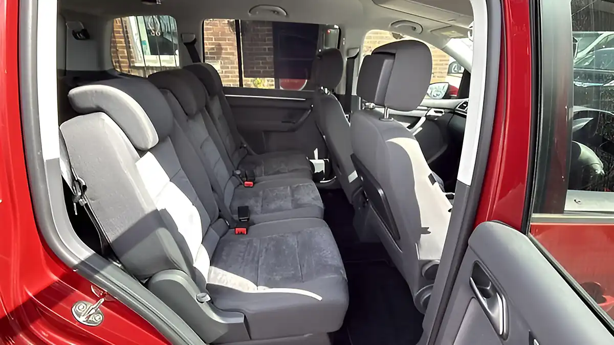 Used 2015 Volkswagen Touran Se Red - Interior and Exterior details 16