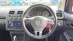 Used 2015 Volkswagen Touran Se Red - Interior and Exterior details 17