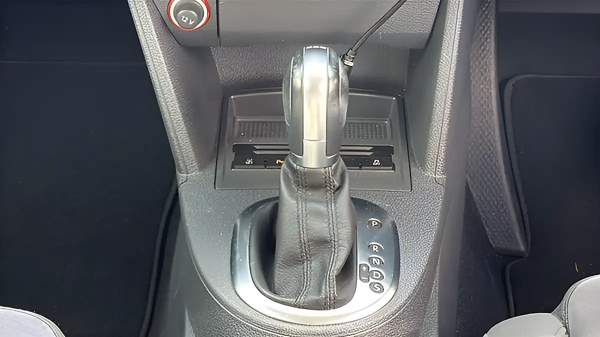 Used 2015 Volkswagen Touran Se Red - Interior and Exterior details 18