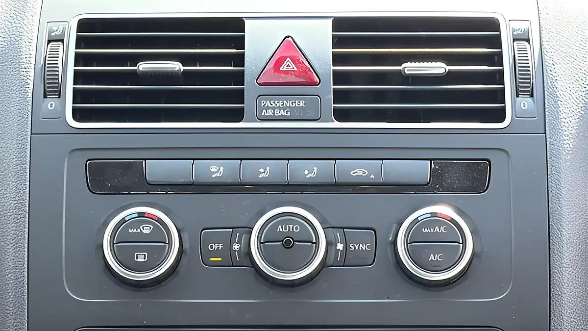 Used 2015 Volkswagen Touran Se Red - Interior and Exterior details 19
