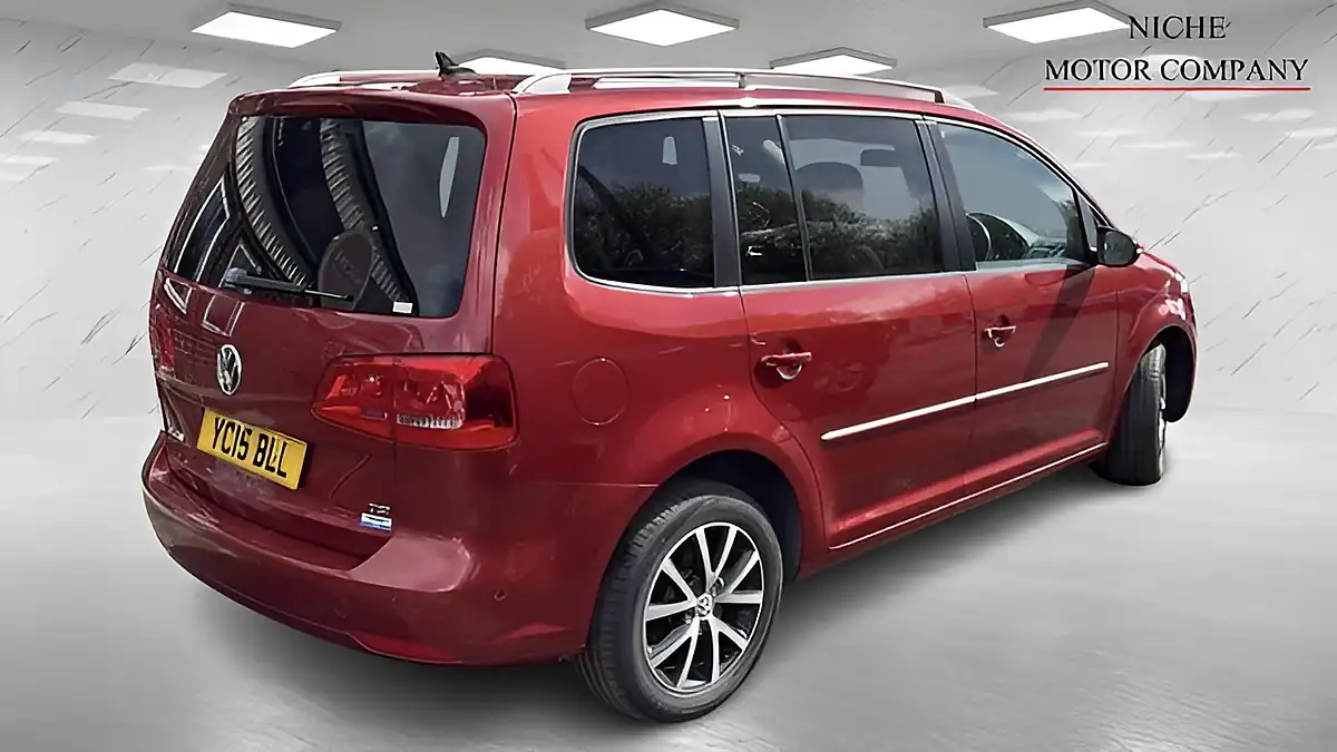 Used 2015 Volkswagen Touran Se Red - Interior and Exterior details 4