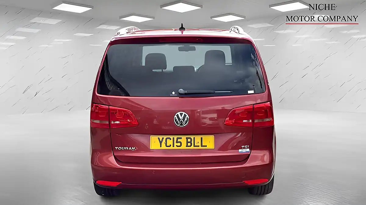 Used 2015 Volkswagen Touran Se Red - Interior and Exterior details 6