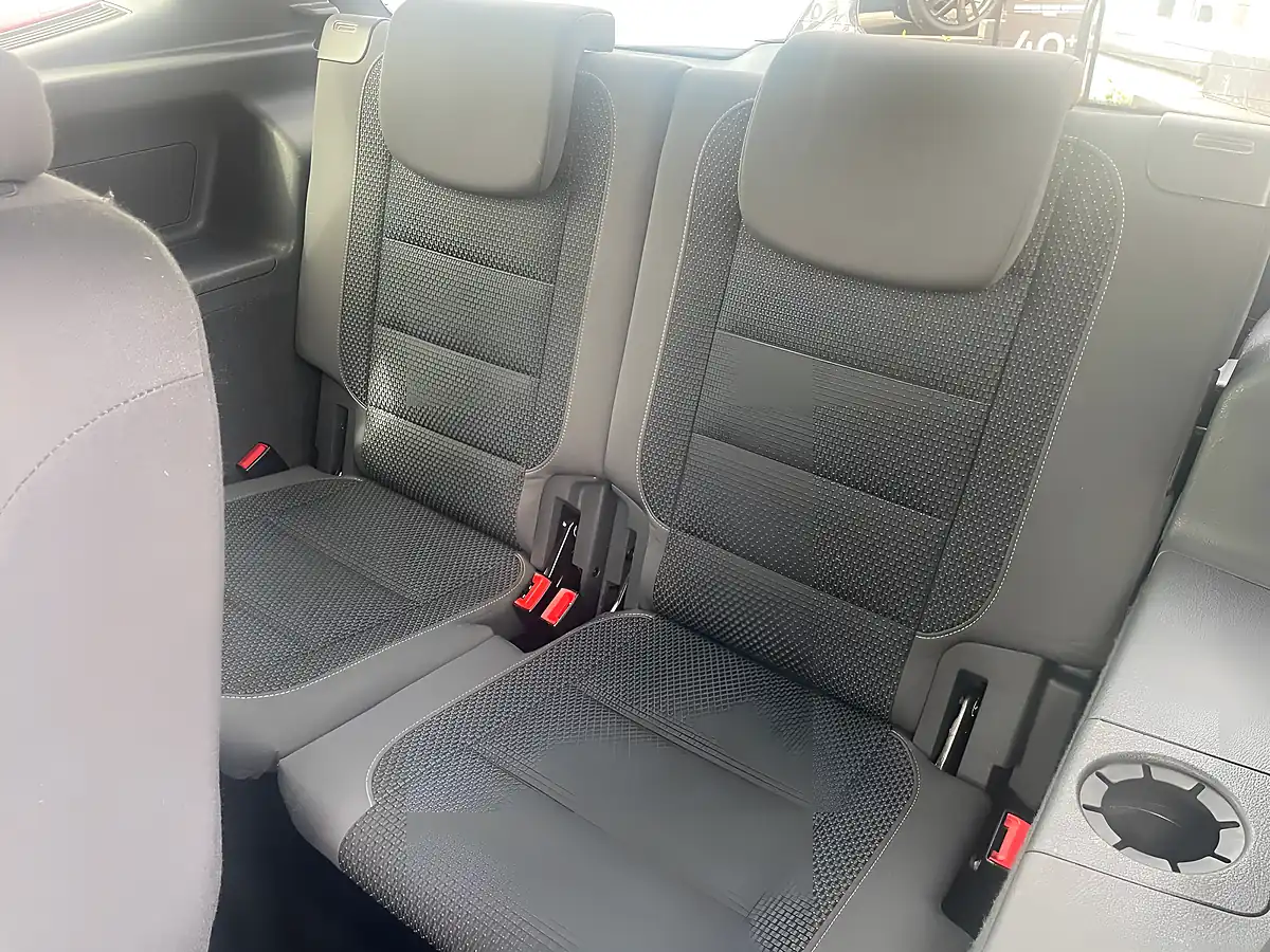 Used 2015 Volkswagen Touran Se Silver - Interior and Exterior details 10