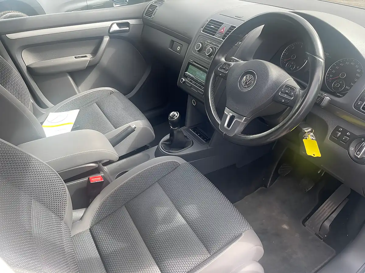 Used 2015 Volkswagen Touran Se Silver - Interior and Exterior details 13