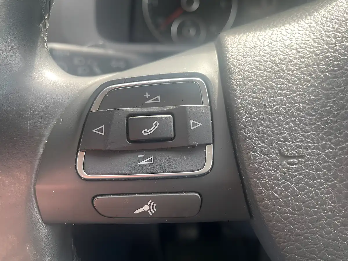 Used 2015 Volkswagen Touran Se Silver - Interior and Exterior details 16