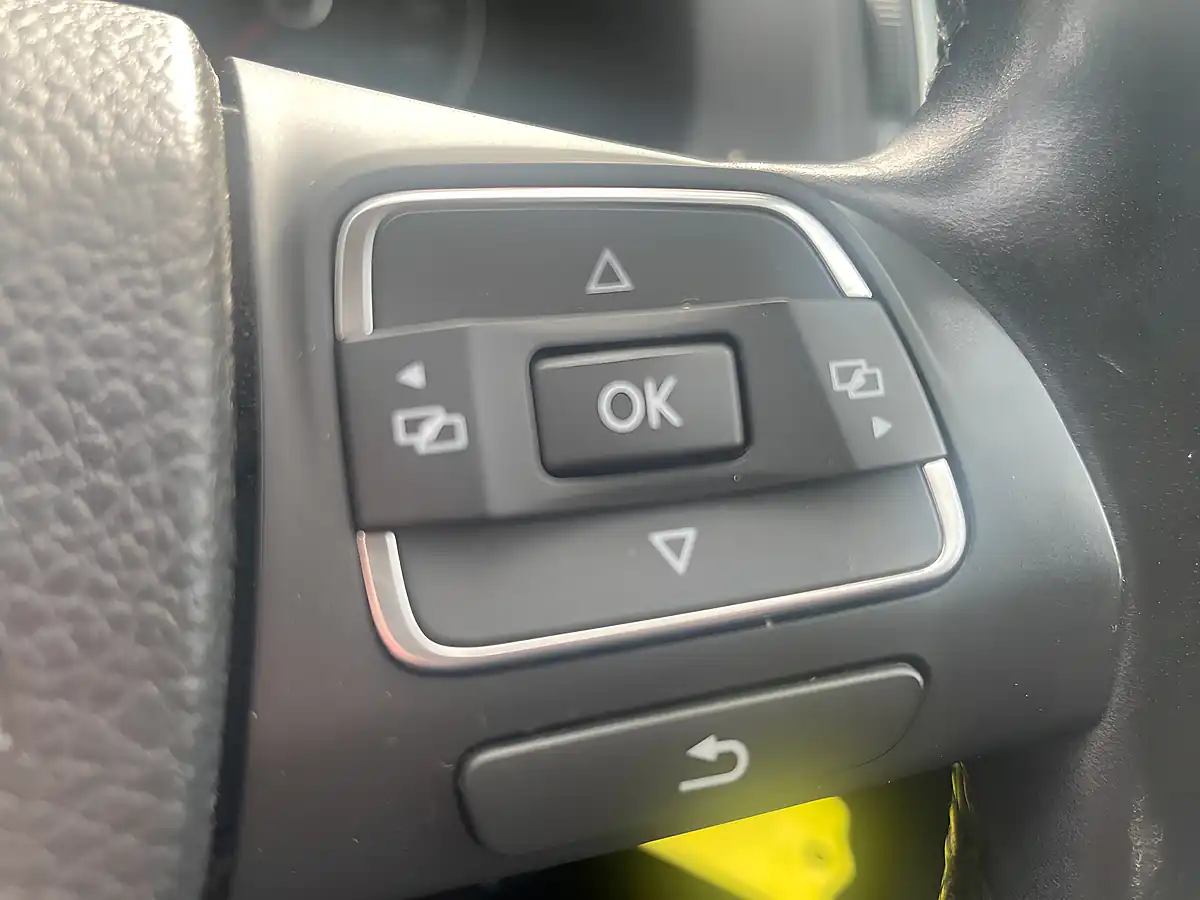 Used 2015 Volkswagen Touran Se Silver - Interior and Exterior details 17