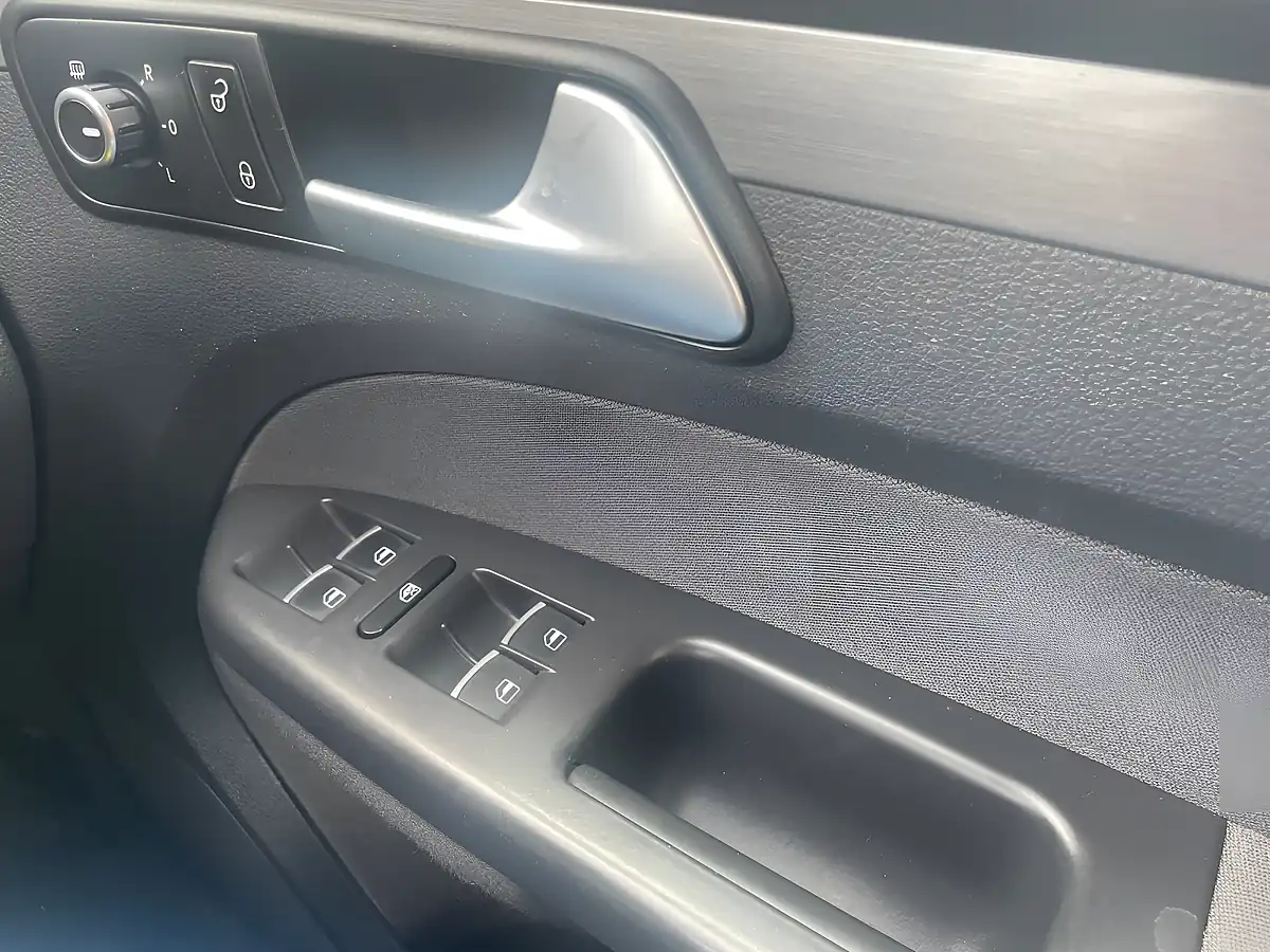 Used 2015 Volkswagen Touran Se Silver - Interior and Exterior details 18