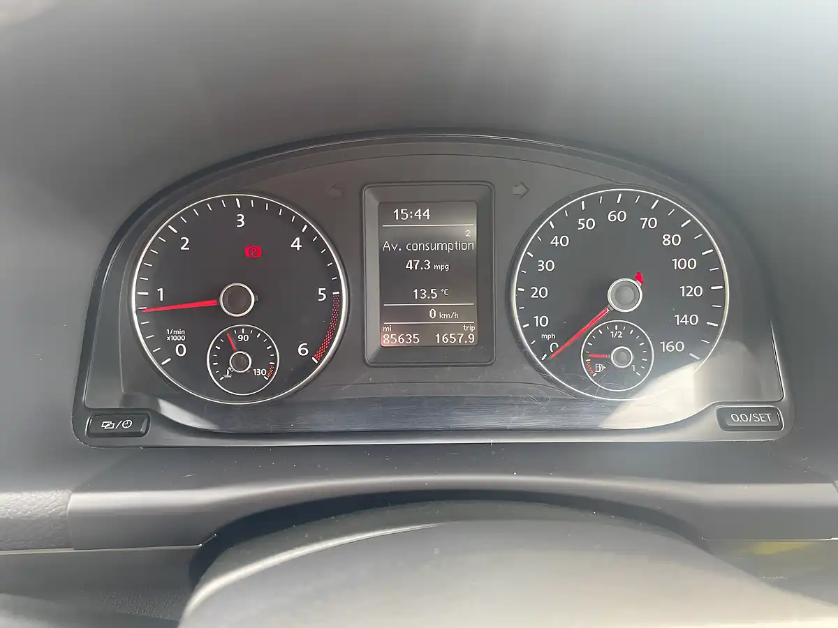 Used 2015 Volkswagen Touran Se Silver - Interior and Exterior details 20
