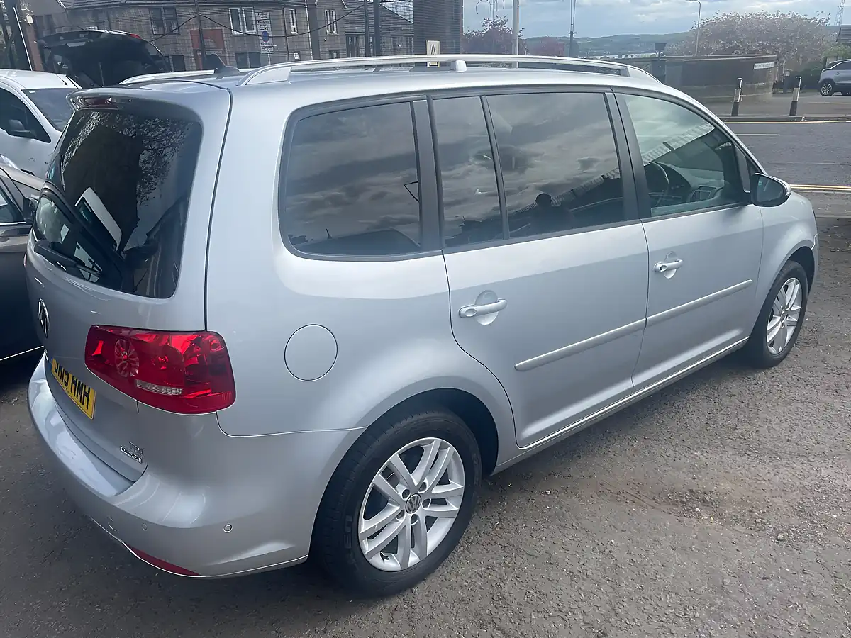 Used 2015 Volkswagen Touran Se Silver - Interior and Exterior details 4