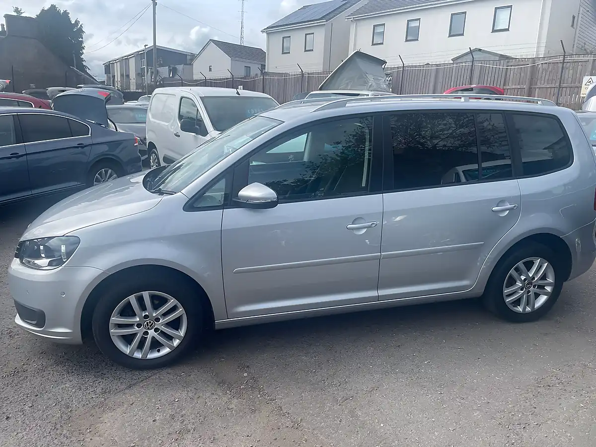 Used 2015 Volkswagen Touran Se Silver - Interior and Exterior details 7