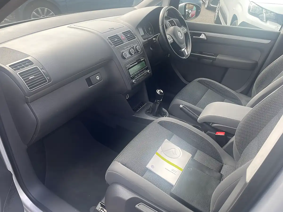 Used 2015 Volkswagen Touran Se Silver - Interior and Exterior details 9