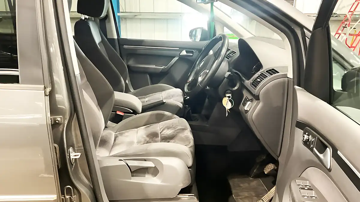 Used 2015 Volkswagen Touran Sport Grey - Interior and Exterior details 10