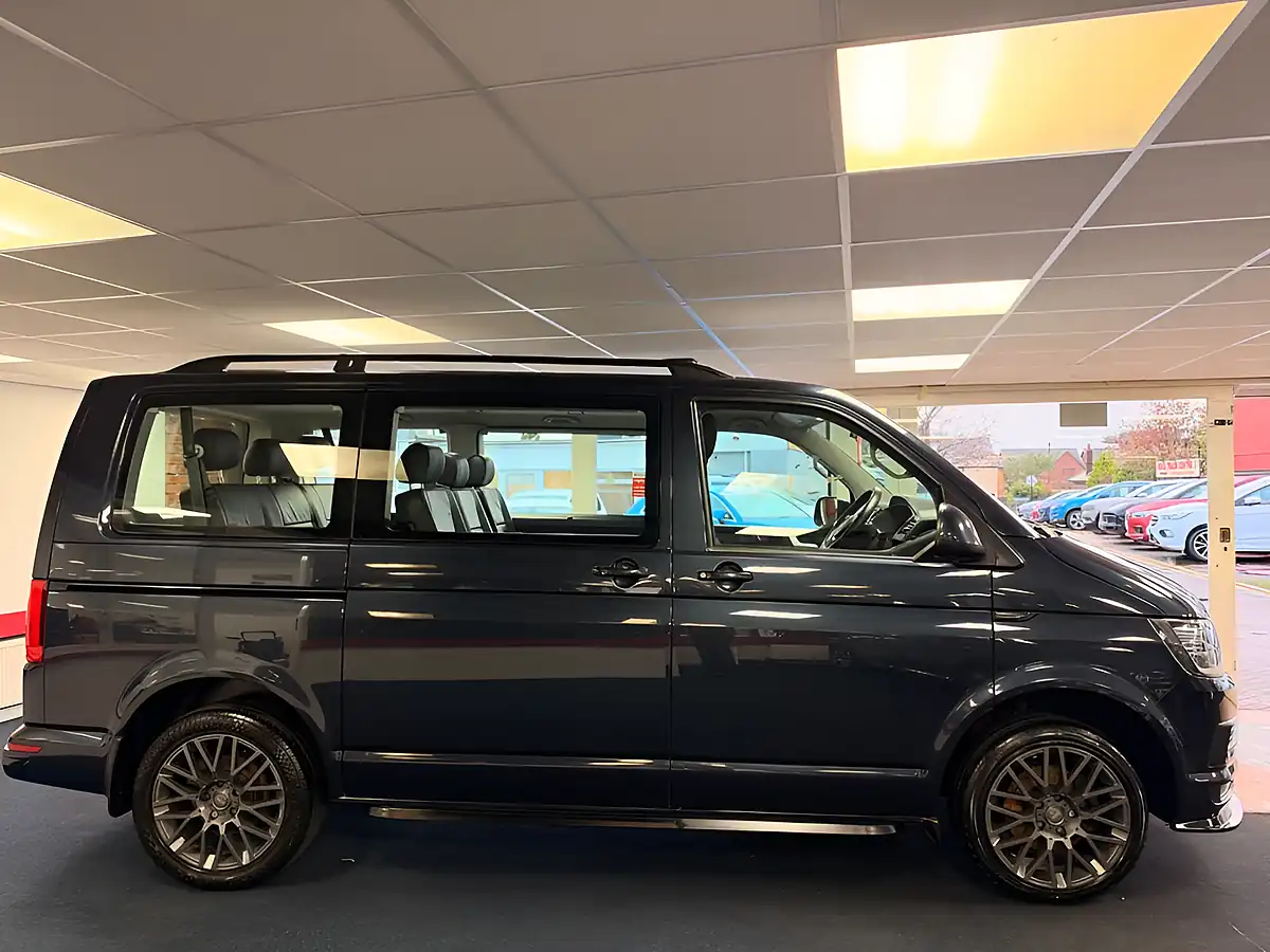 Used 2015 Volkswagen Transporter Shuttle Bluemotion Tech Se Blue - Interior and Exterior details 3