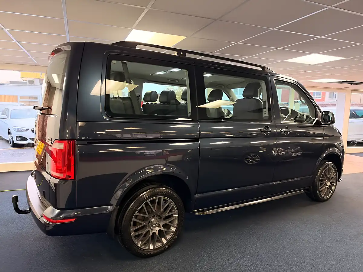 Used 2015 Volkswagen Transporter Shuttle Bluemotion Tech Se Blue - Interior and Exterior details 4