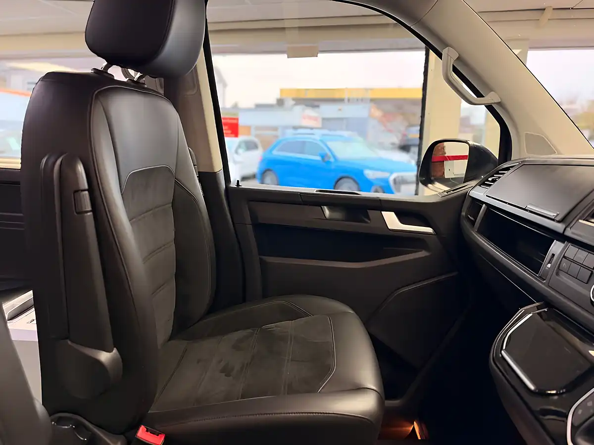 Used 2015 Volkswagen Transporter Shuttle Bluemotion Tech Se Blue - Interior and Exterior details 5