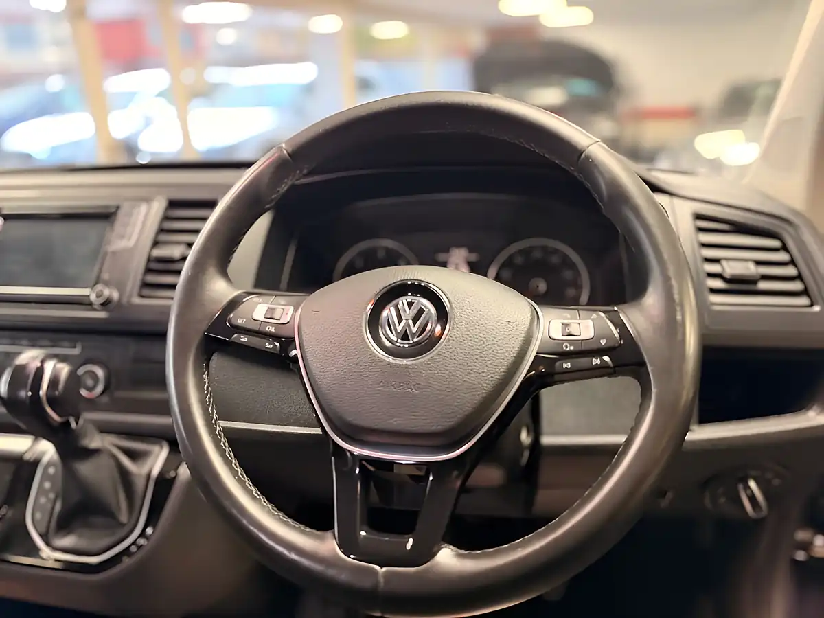 Used 2015 Volkswagen Transporter Shuttle Bluemotion Tech Se Blue - Interior and Exterior details 6