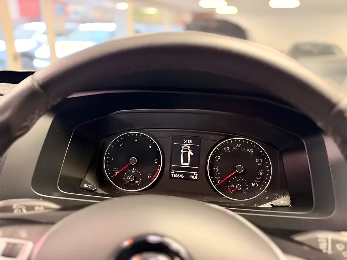 Used 2015 Volkswagen Transporter Shuttle Bluemotion Tech Se Blue - Interior and Exterior details 8