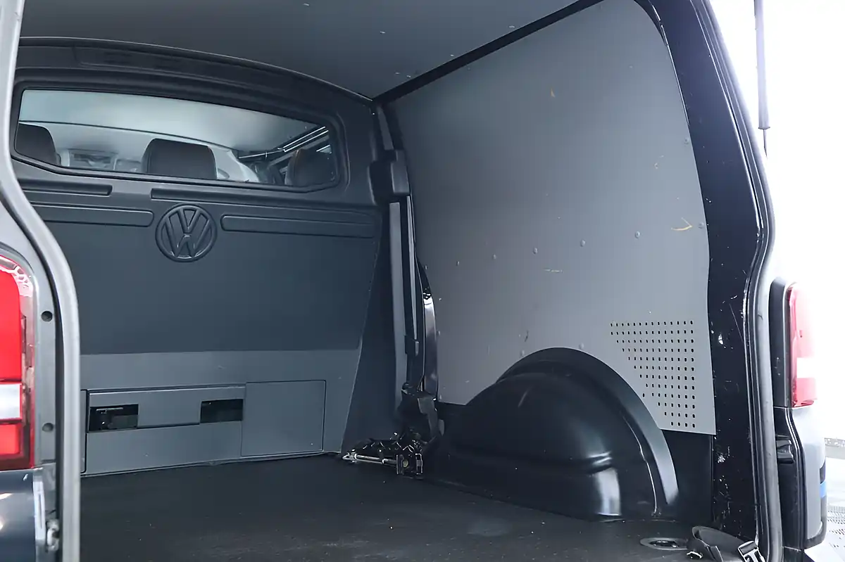 Used 2015 Volkswagen Transporter Sportline Black - Interior and Exterior details 12