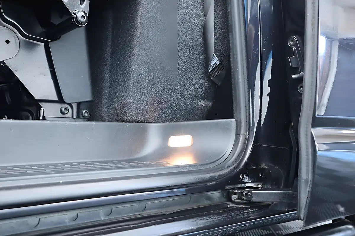 Used 2015 Volkswagen Transporter Sportline Black - Interior and Exterior details 13