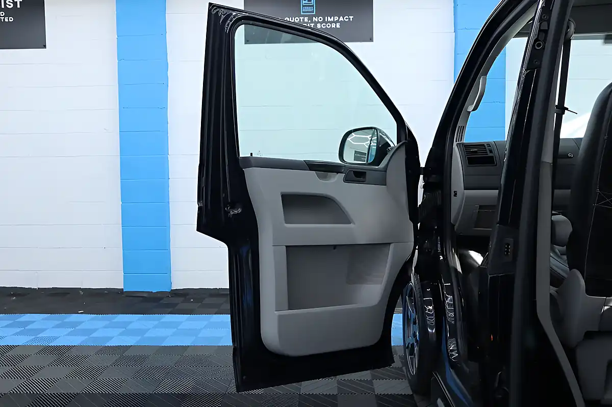 Used 2015 Volkswagen Transporter Sportline Black - Interior and Exterior details 15