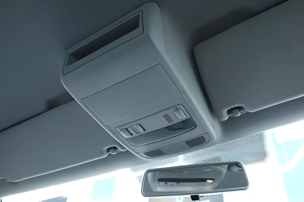 Used 2015 Volkswagen Transporter Sportline Black - Interior and Exterior details 19