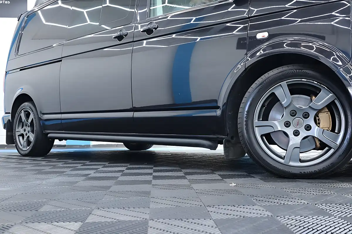 Used 2015 Volkswagen Transporter Sportline Black - Interior and Exterior details 4