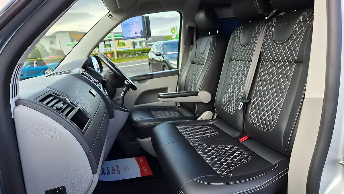 Used 2015 Volkswagen Transporter Sportline T32 Silver - Interior and Exterior details 13