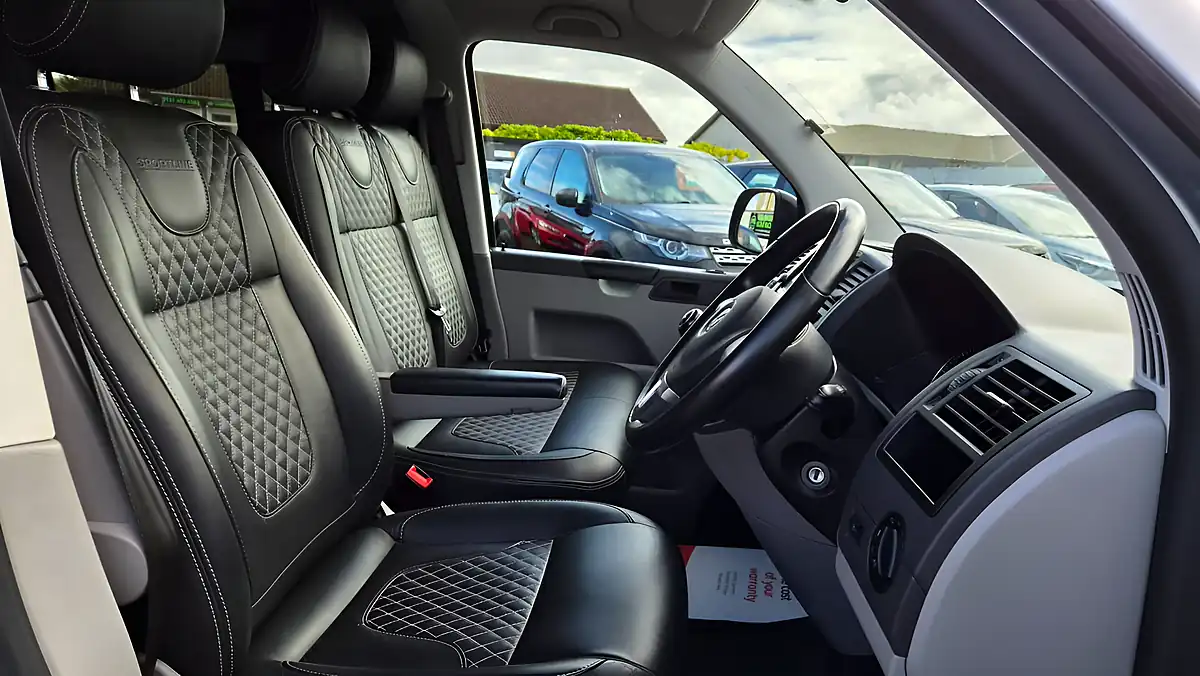 Used 2015 Volkswagen Transporter Sportline T32 Silver - Interior and Exterior details 8