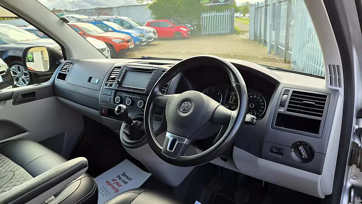 Used 2015 Volkswagen Transporter Sportline T32 Silver - Interior and Exterior details 9