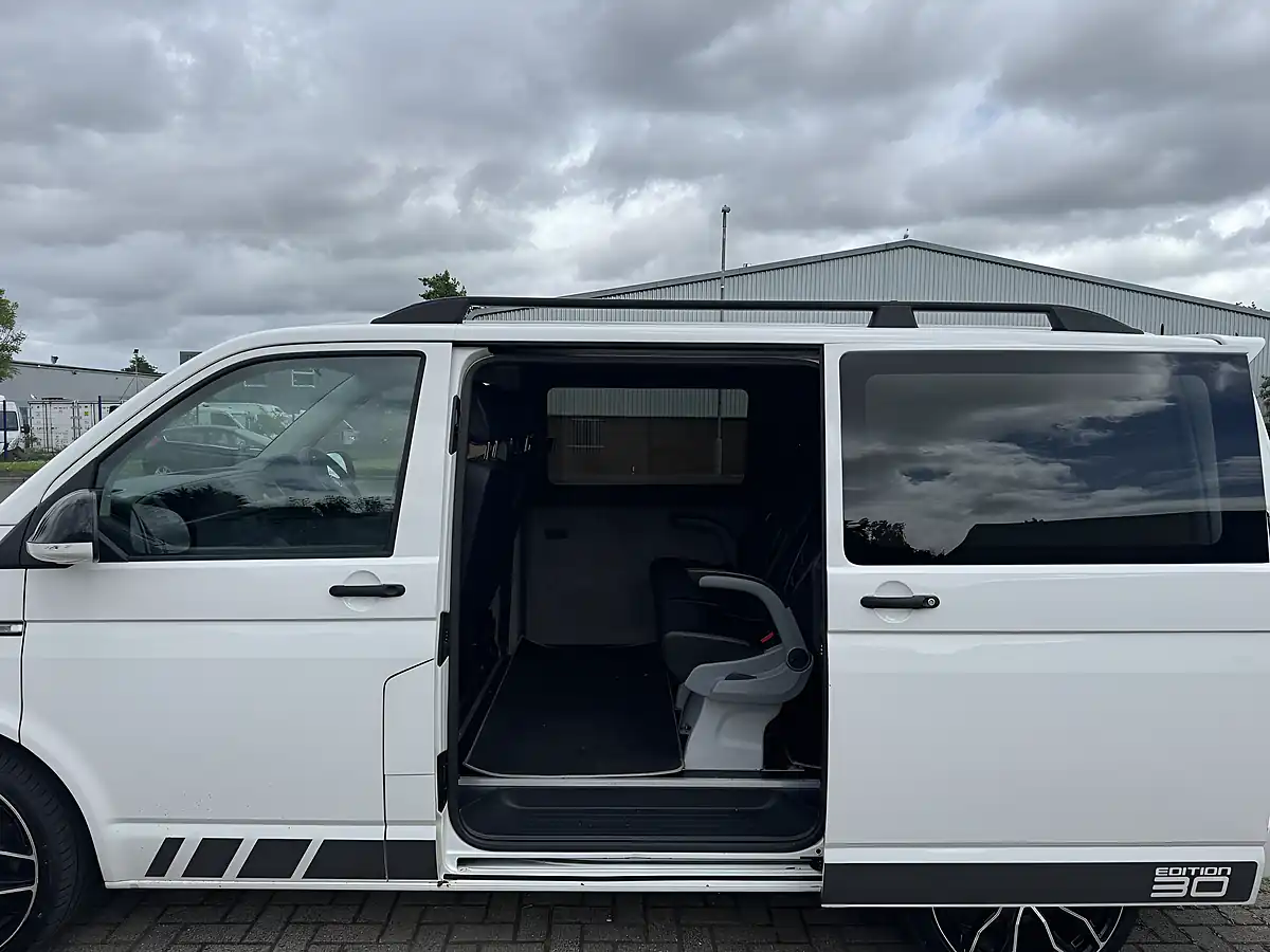 Used 2015 Volkswagen Transporter Startline White - Interior and Exterior details 10