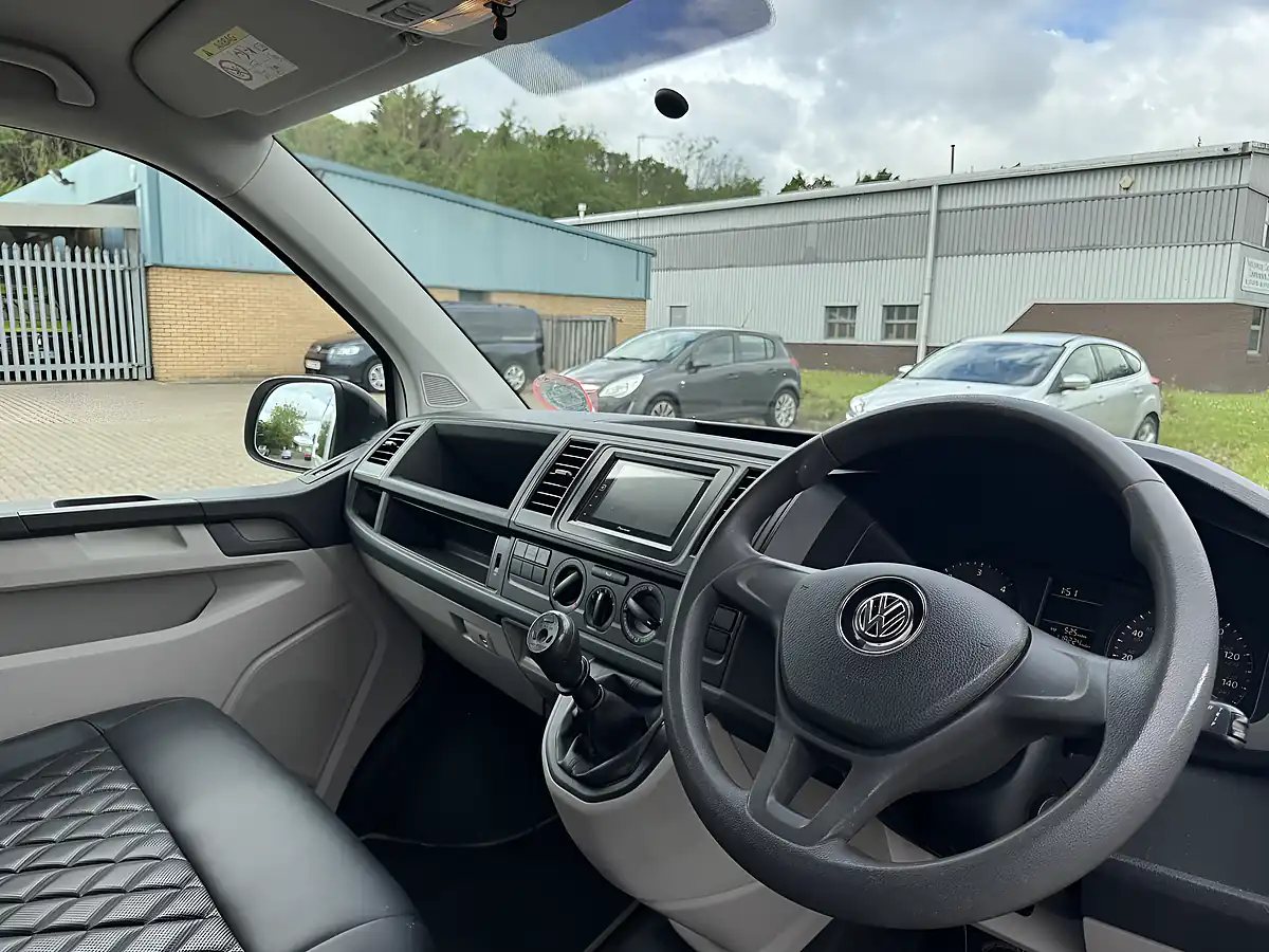 Used 2015 Volkswagen Transporter Startline White - Interior and Exterior details 12