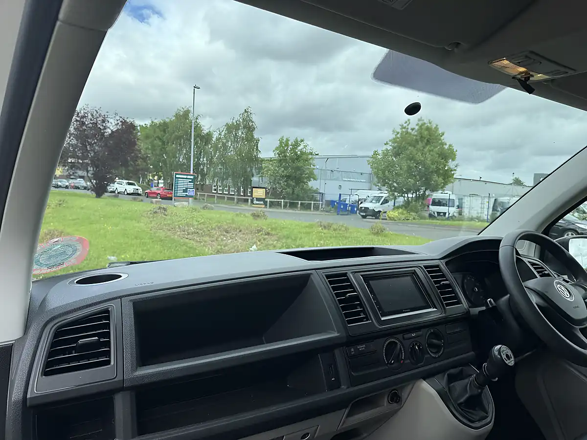 Used 2015 Volkswagen Transporter Startline White - Interior and Exterior details 13