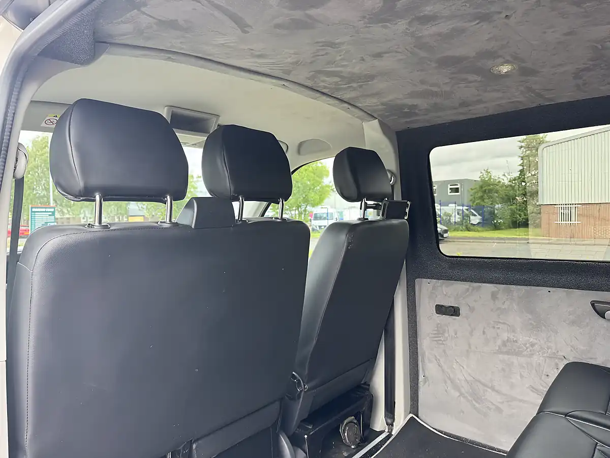 Used 2015 Volkswagen Transporter Startline White - Interior and Exterior details 15