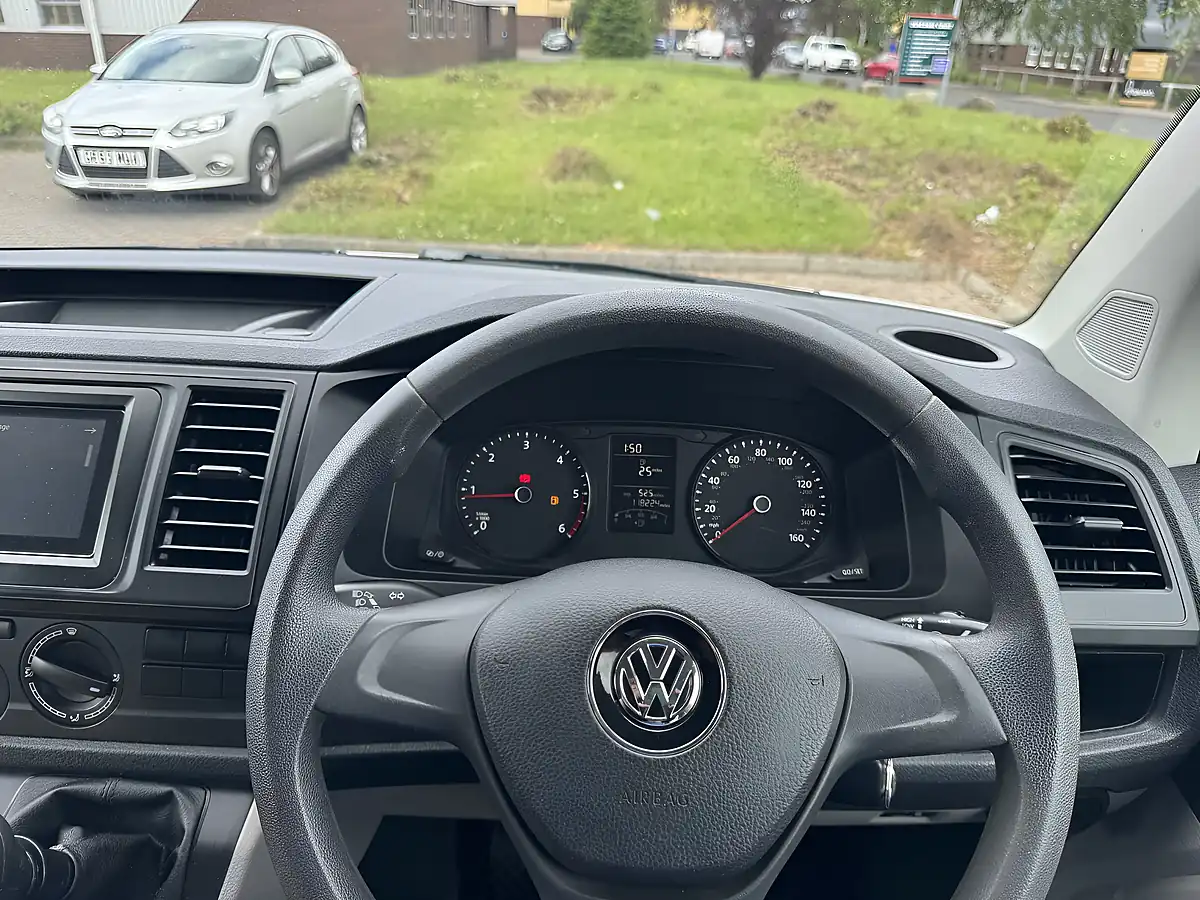Used 2015 Volkswagen Transporter Startline White - Interior and Exterior details 18
