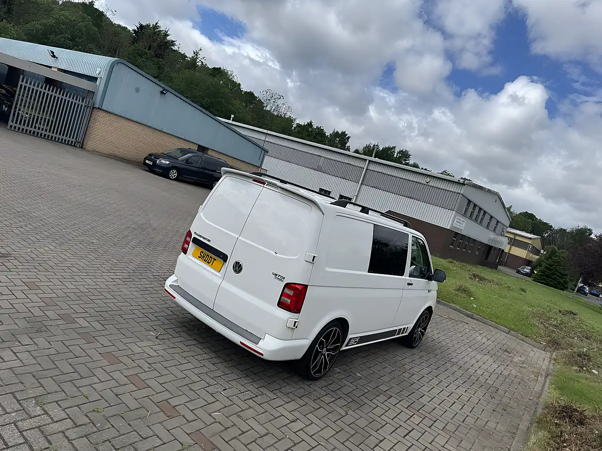 Used 2015 Volkswagen Transporter Startline White - Interior and Exterior details 6