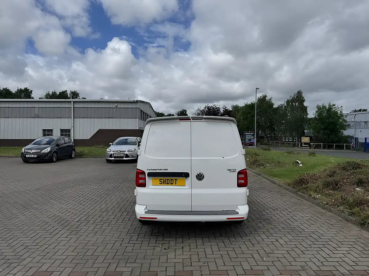 Used 2015 Volkswagen Transporter Startline White - Interior and Exterior details 8