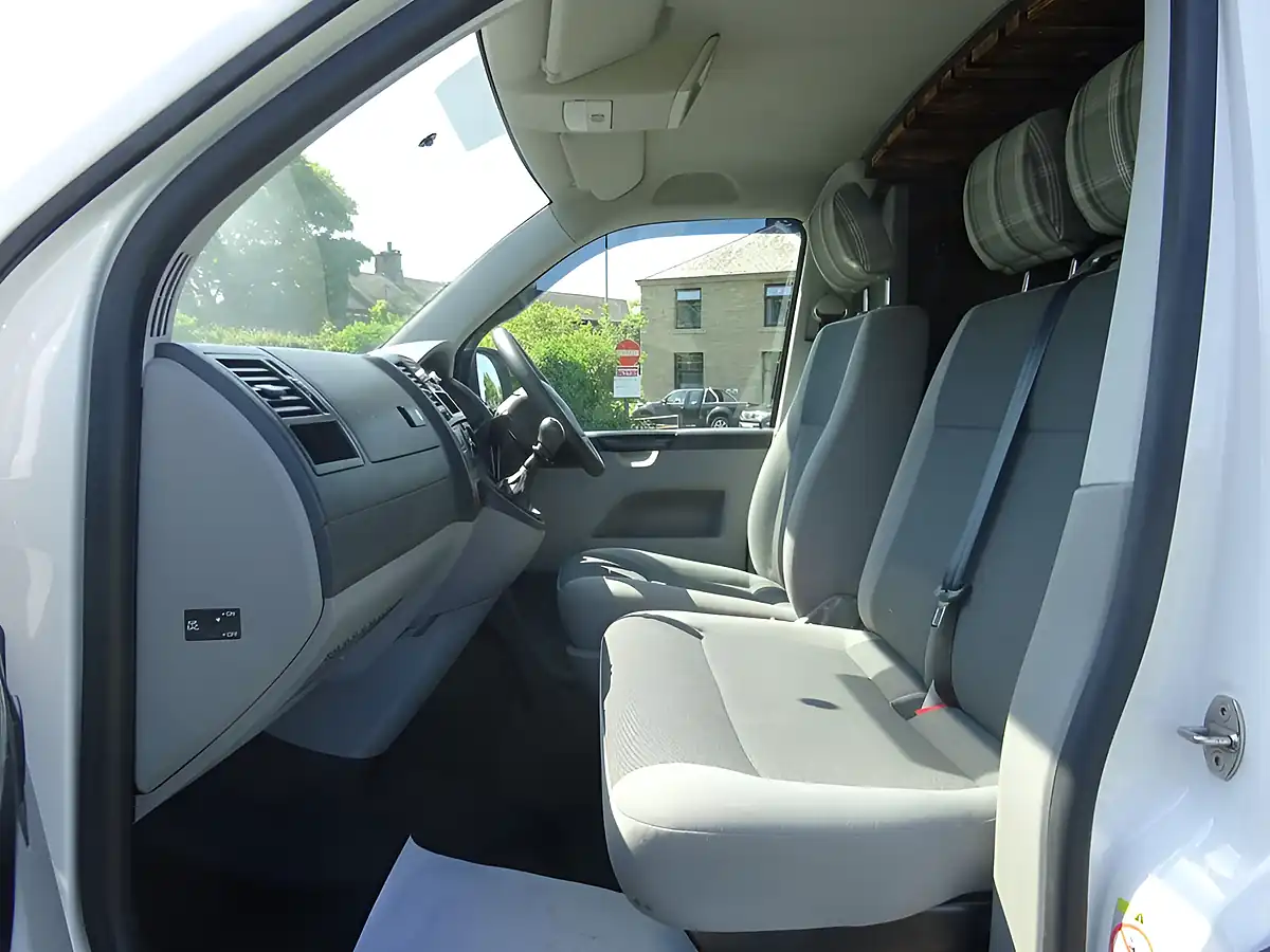 Used 2015 Volkswagen Transporter Startline White - Interior and Exterior details 10