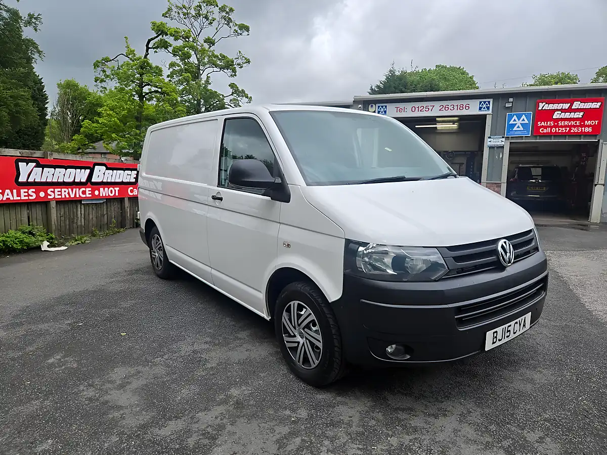 Used 2015 Volkswagen Transporter Startline White - Front View