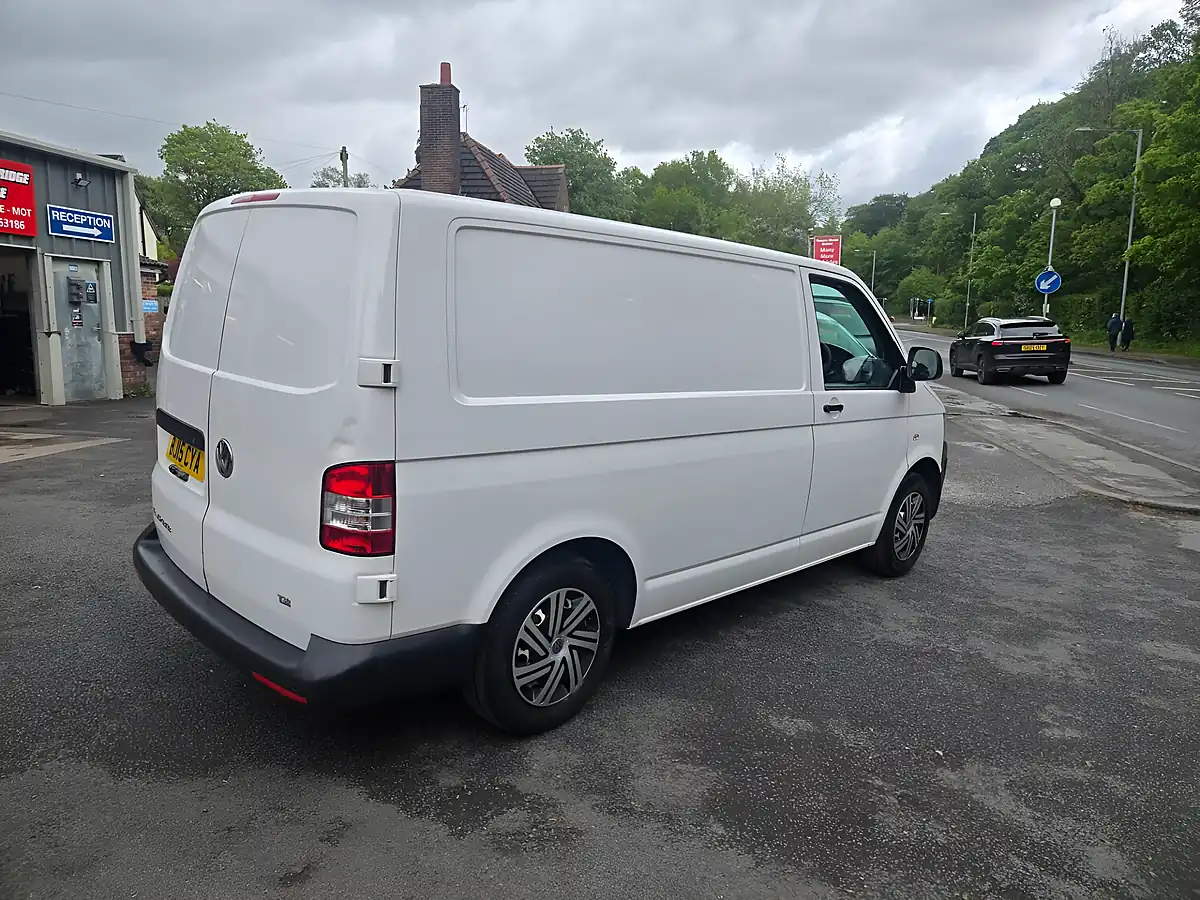 Used 2015 Volkswagen Transporter Startline White - Interior and Exterior details 11