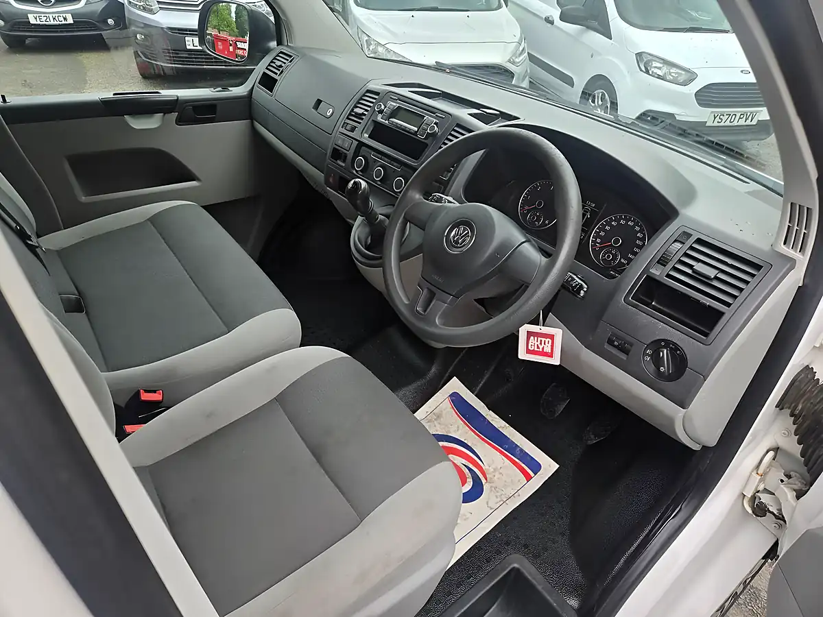 Used 2015 Volkswagen Transporter Startline White - Interior and Exterior details 13