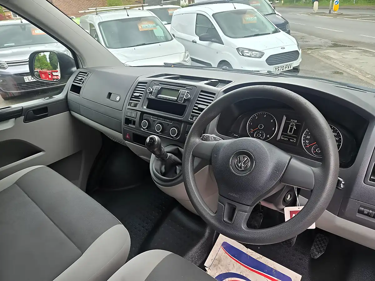 Used 2015 Volkswagen Transporter Startline White - Interior and Exterior details 15