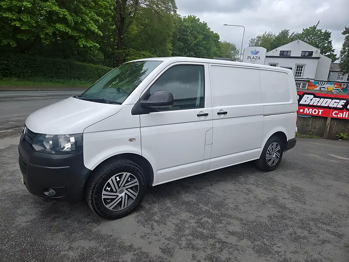 Used 2015 Volkswagen Transporter Startline White - Interior and Exterior details 3