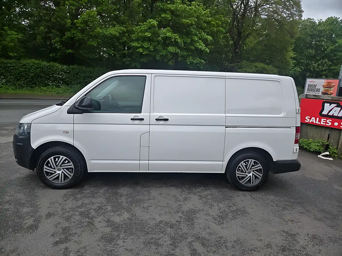 Used 2015 Volkswagen Transporter Startline White - Interior and Exterior details 4