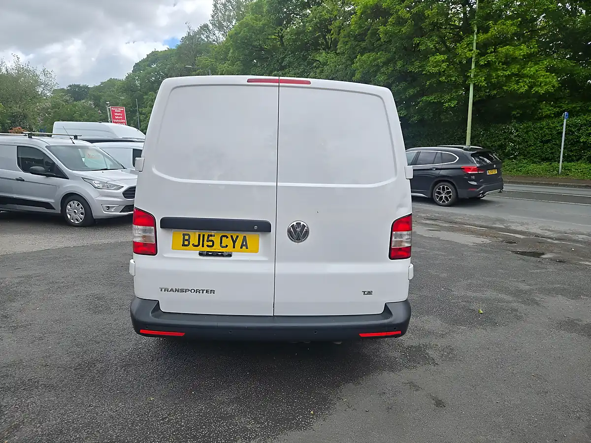 Used 2015 Volkswagen Transporter Startline White - Interior and Exterior details 9