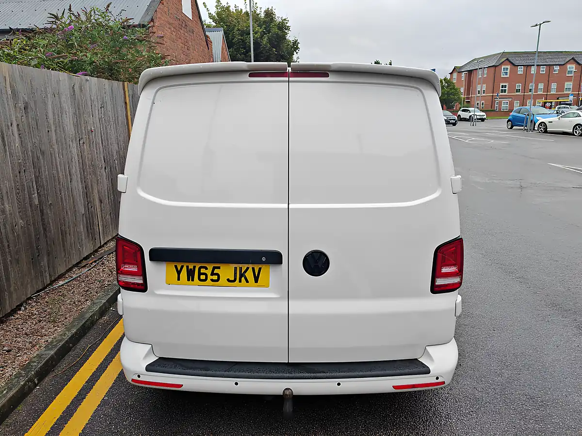 Used 2015 Volkswagen Transporter Startline White - Interior and Exterior details 9