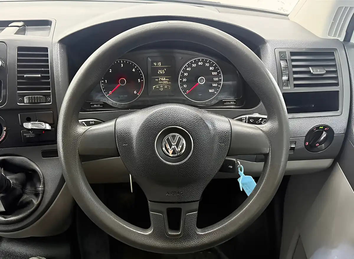 Used 2015 Volkswagen Transporter Startline White - Interior and Exterior details 10