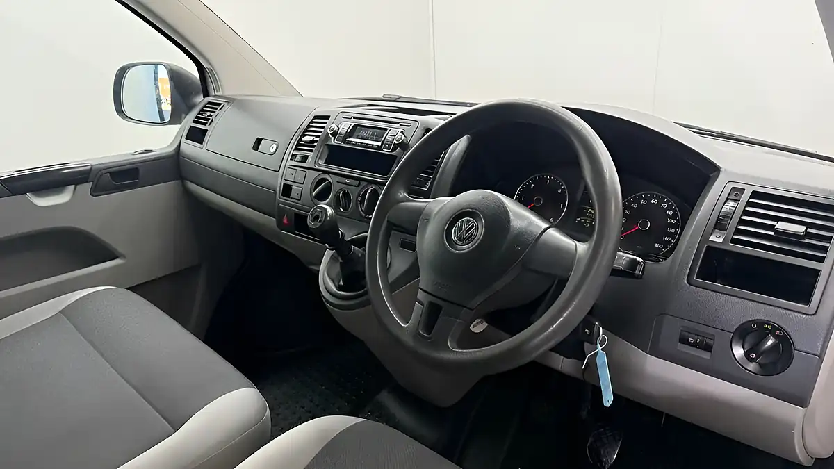 Used 2015 Volkswagen Transporter Startline White - Interior and Exterior details 11